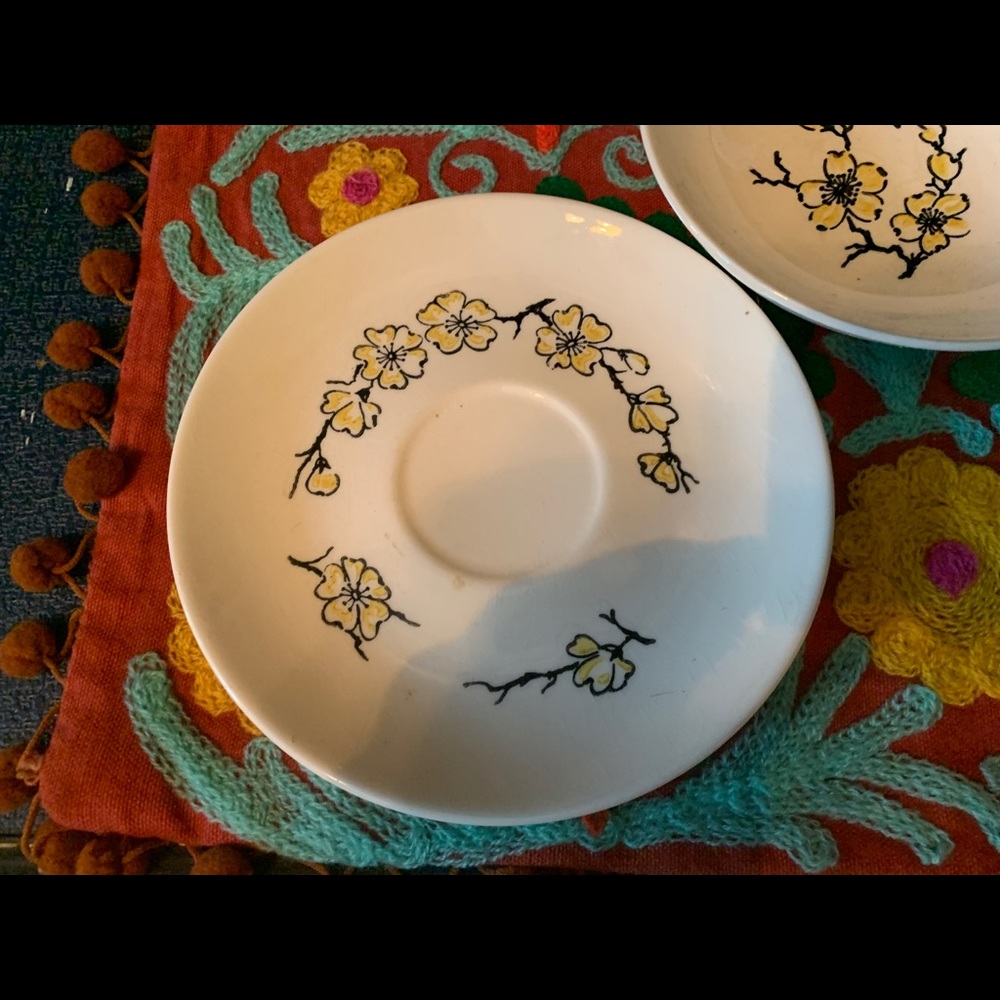 Vintage Set! 1 tea cup, 2 bowls, 2 saucers - Picture 6 of 7